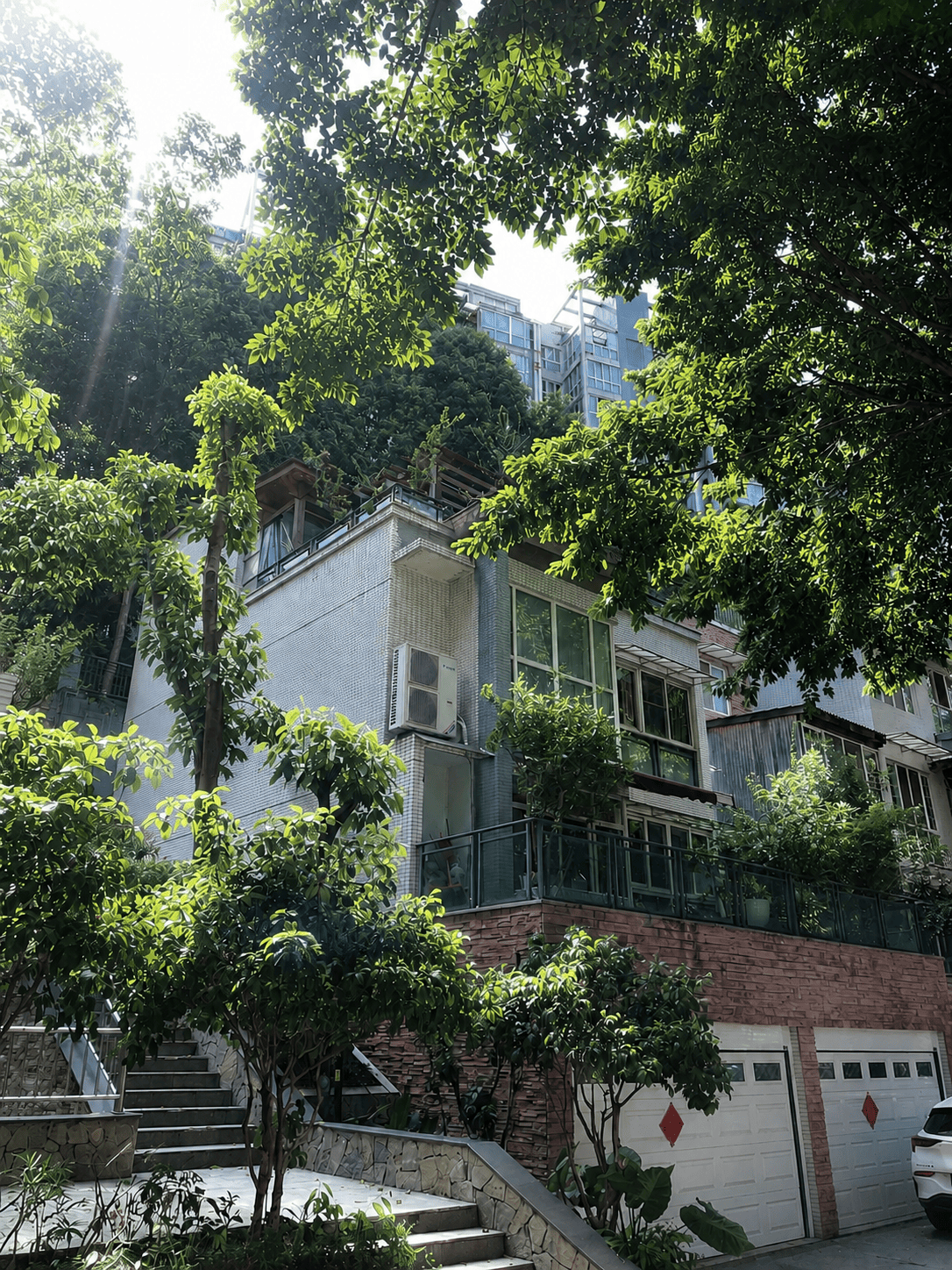佛山岛居岁月从容升级：小小岛老别墅加装蒂升悦行款电梯